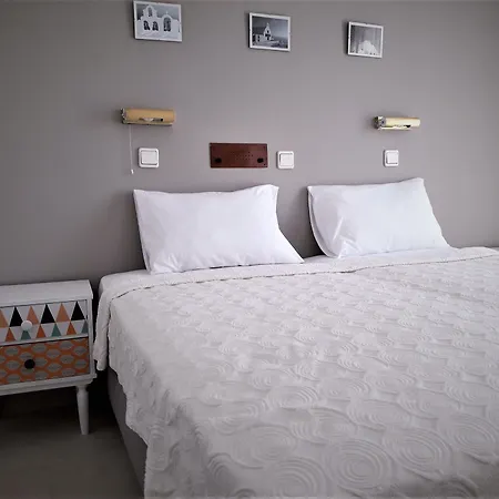 Aegeeis Lägenhetshotell Perissa (Santorini)