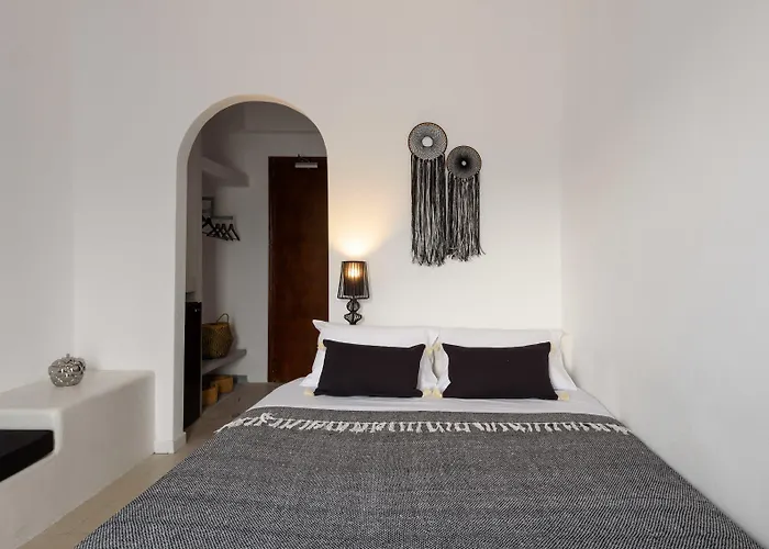 Aegeeis 4* Perissa (Santorini)