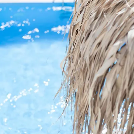 شقة فندقية أيغييس 4*