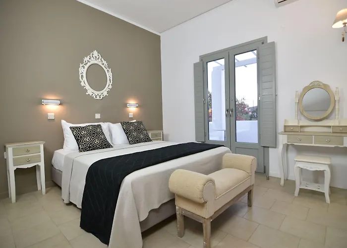 Aegeeis 4* Perissa (Santorini)